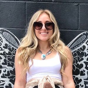 Meet your Posher, April